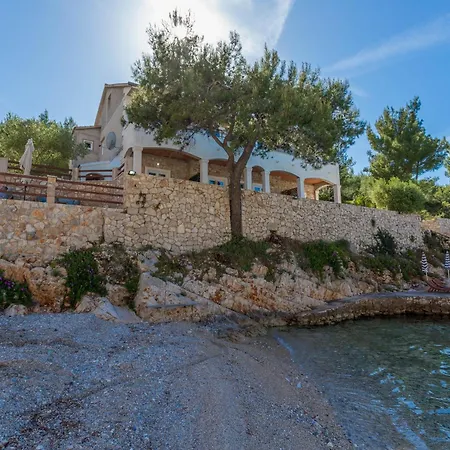 Zastupac 8761a Hvar Town