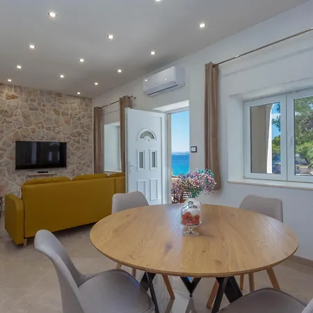 Zastupac 8761a * Hvar Town