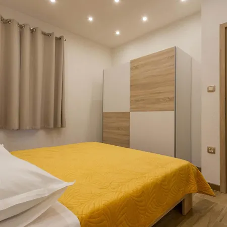Apartment Zastupac 8761a Hvar Town