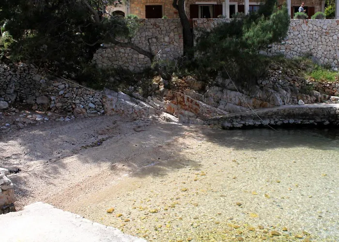 Zastupac 8761a * Hvar Town